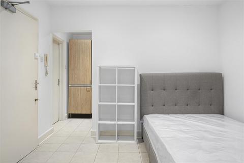 Studio to rent, Wrights Lane, London W8