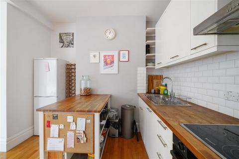 2 bedroom apartment for sale, Hartington Road, London