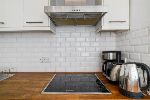 2 bedroom apartment for sale, Hartington Road, London