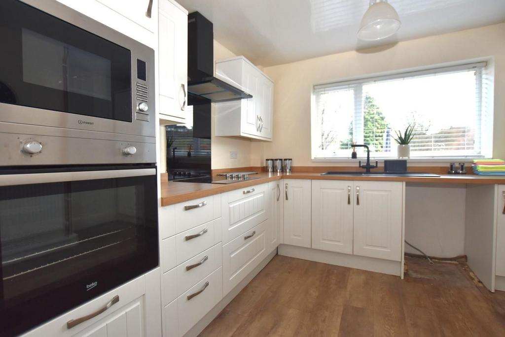 Kitchen 1.JPG