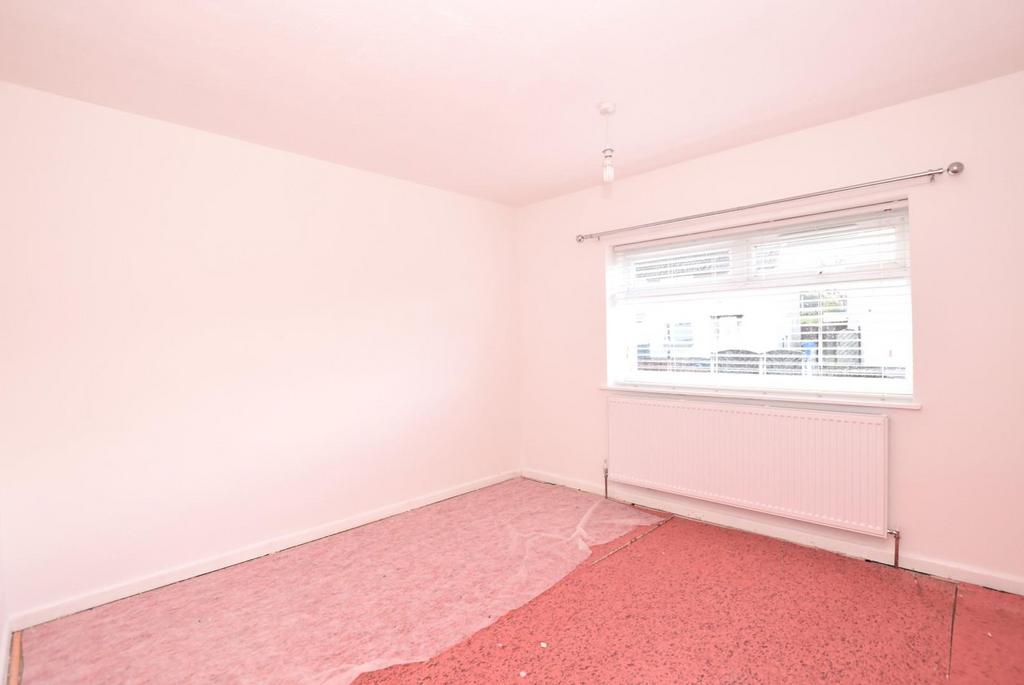 Bedroom 1 1.JPG