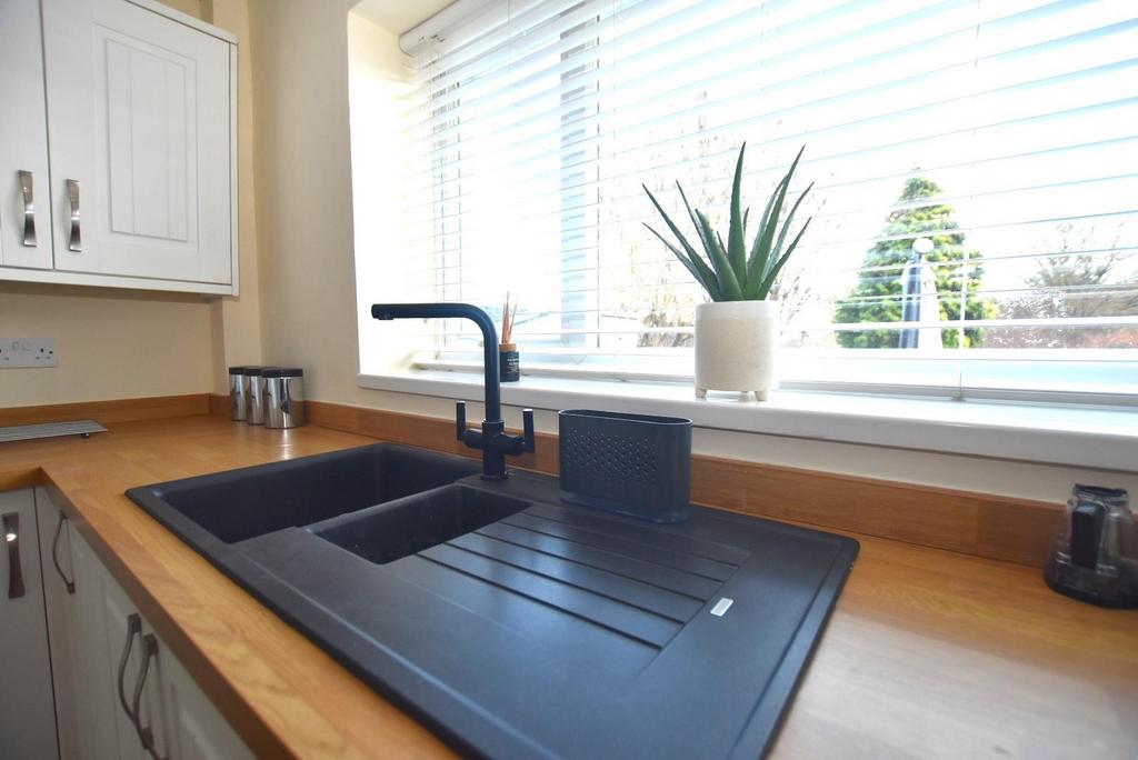 Kitchen 4.JPG