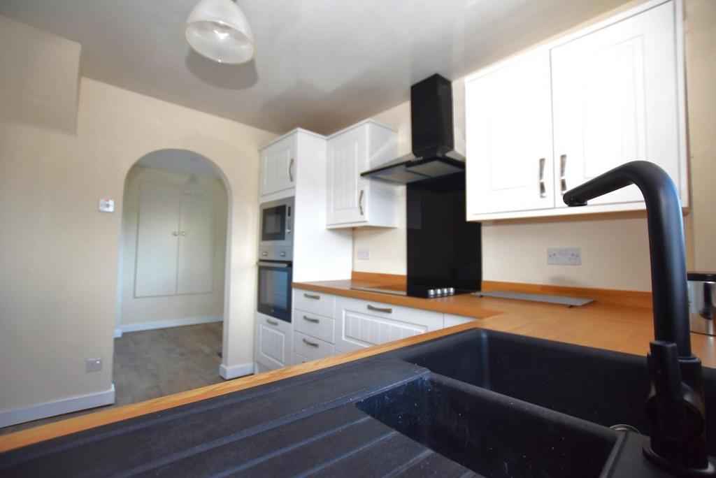 Kitchen 5.JPG