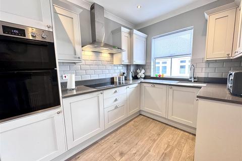 2 bedroom semi-detached bungalow for sale, Luddesdon Road, Erith DA8