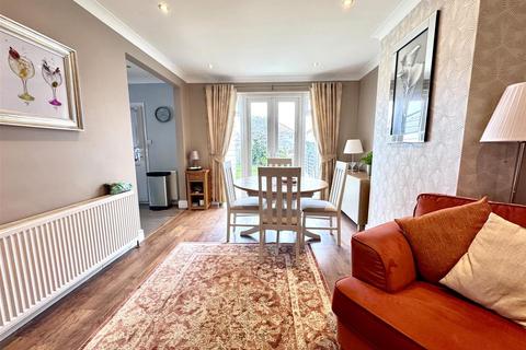 2 bedroom semi-detached bungalow for sale, Luddesdon Road, Erith DA8