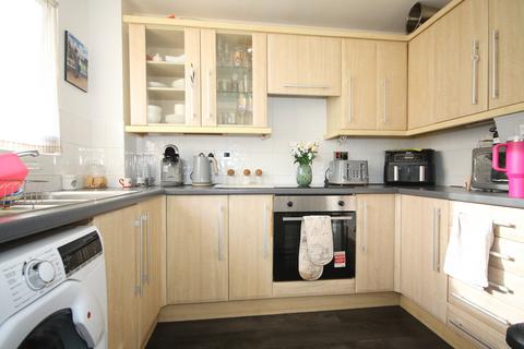 2 bedroom flat for sale, Woking GU21