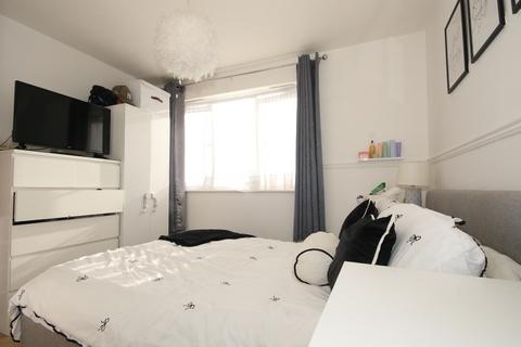 2 bedroom flat for sale, Woking GU21