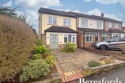 2 bedroom end of terrace house for sale, Humber Drive, Upminster, RM14