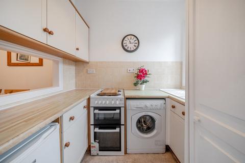 2 bedroom flat for sale, Marney Road, London, SW11
