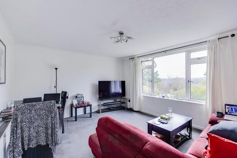 2 bedroom flat for sale, 4 The Gables The Southra, Dinas Powys, The Vale Of Glamorgan. CF64 4DN