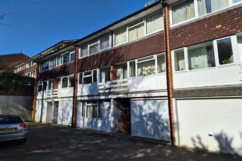 Ballfield Road, Godalming GU7