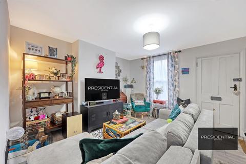 2 bedroom house for sale, Manor Road, Chigwell IG7