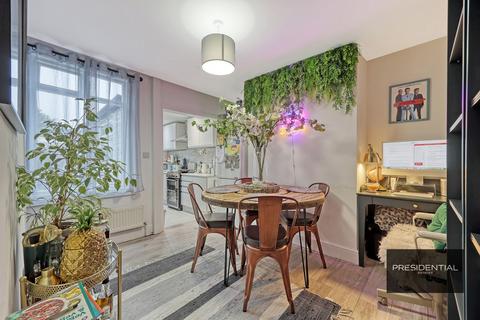 2 bedroom house for sale, Manor Road, Chigwell IG7
