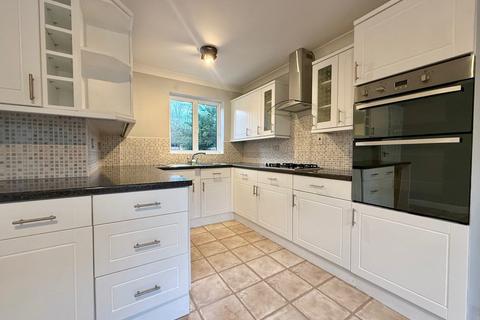 4 bedroom terraced house to rent, Bowyers Mews, Neath Hill