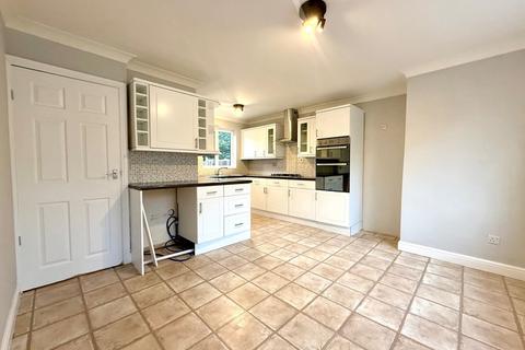 4 bedroom terraced house to rent, Bowyers Mews, Neath Hill