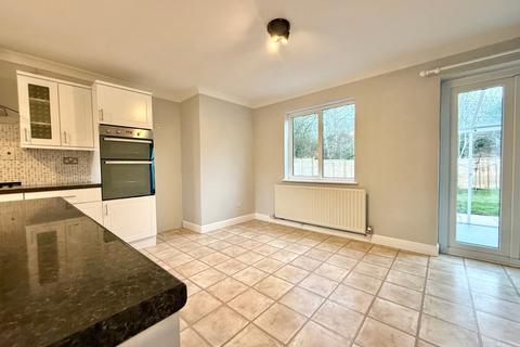 4 bedroom terraced house to rent, Bowyers Mews, Neath Hill