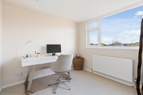 The Glade, Staines-upon-thames, TW18