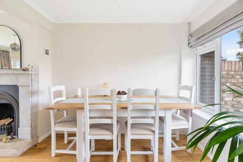 undefined, The Glade, Staines-upon-thames, TW18