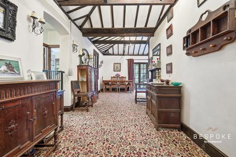undefined, Paradise Road, Writtle, CM1