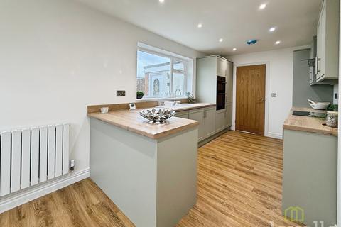 3 bedroom detached bungalow for sale, Hollywell Road, Lincoln LN5