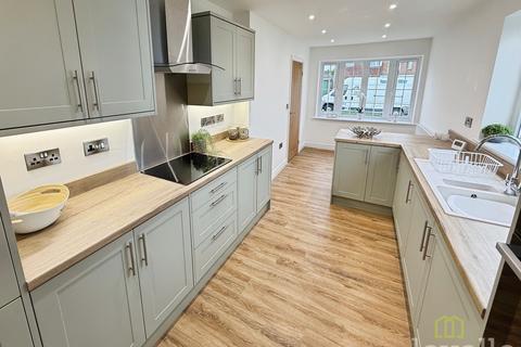 3 bedroom detached bungalow for sale, Hollywell Road, Lincoln LN5