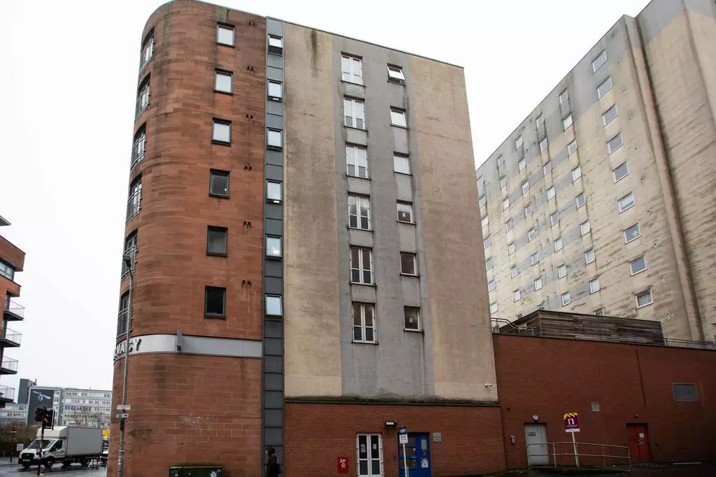 1 bedroom flat for sale - Photo 3