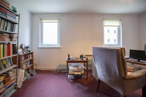 1 bedroom flat for sale - Photo 10