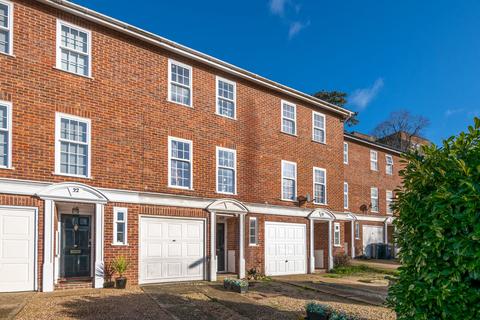 3 bedroom townhouse for sale, Furze Close, Redhill, RH1