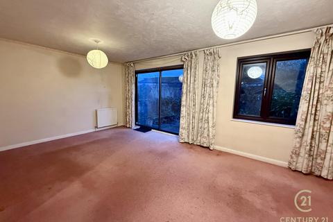 3 bedroom apartment to rent, Jessop Avenue, SOUTHALL UB2