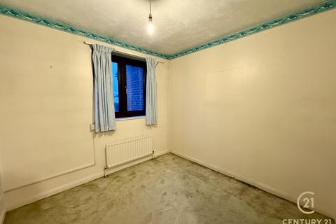 3 bedroom apartment to rent, Jessop Avenue, SOUTHALL UB2