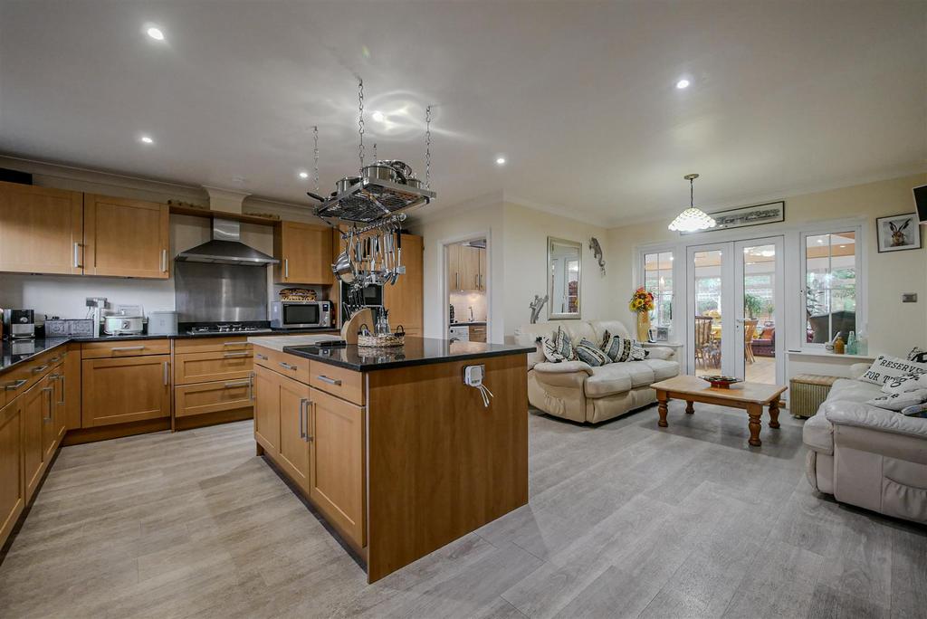 Kitchen/Breakfast Room