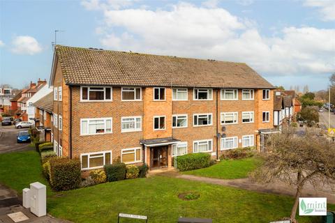 2 bedroom flat for sale, Lavender Park Road, West Byfleet KT14