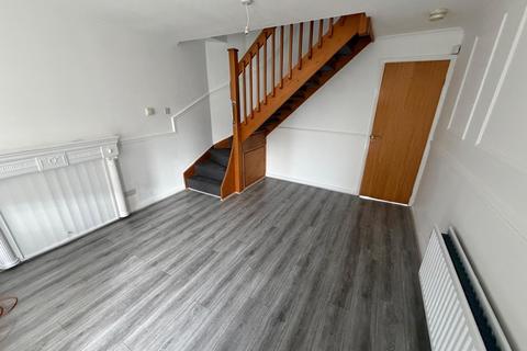 2 bedroom end of terrace house to rent, Bromyard Close, Bootle, L20