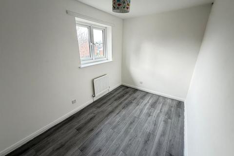 2 bedroom end of terrace house to rent, Bromyard Close, Bootle, L20