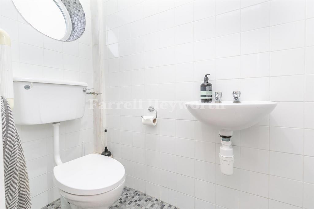 Toilet shower downst