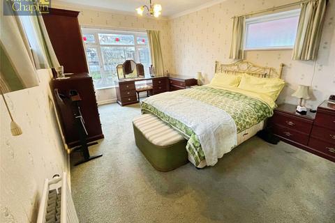 3 bedroom bungalow for sale, Nelmes Crescent, Hornchurch, RM11