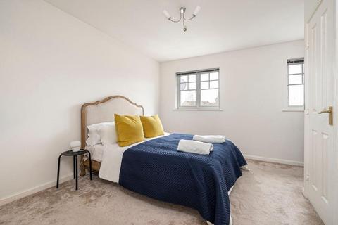 undefined, Stunning 2 bedroom house in Magnolia Gardens HA8
