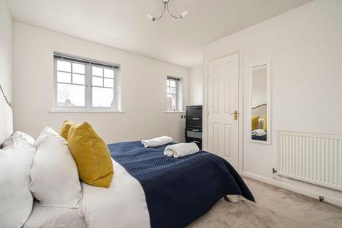 undefined, Stunning 2 bedroom house in Magnolia Gardens HA8