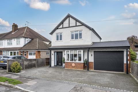 3 bedroom detached house for sale, Barnett Close, Leatherhead