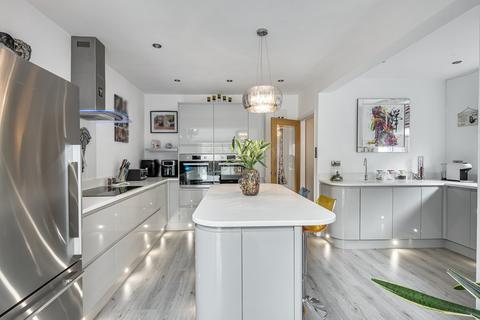 3 bedroom detached house for sale, Barnett Close, Leatherhead