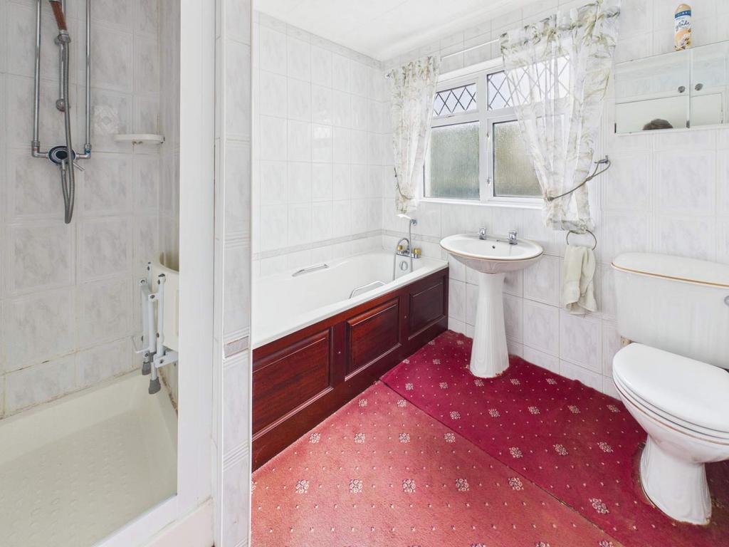 Bath/Shower Room
