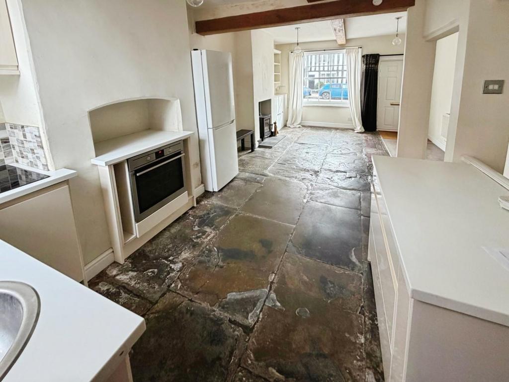 Kitchen area.jpg