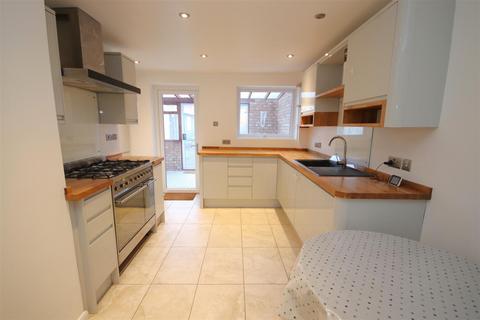 undefined, Roland Close, Cambridge CB4
