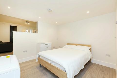 Studio to rent, Mill Lane, London NW6