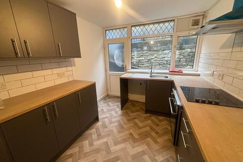 3 bedroom property to rent, John Street, Treherbert, CF42