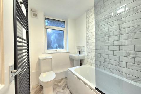 3 bedroom property to rent, John Street, Treherbert, CF42