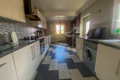 3 bedroom semi-detached house for sale, Woodgarth Villas, Oxmarsh Lane, New Holland, North Lincolnshire, DN19