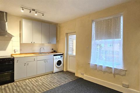 2 bedroom terraced house to rent, Nash Court Gardens, Margate