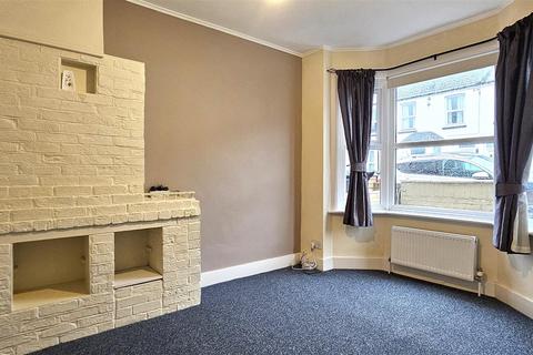 2 bedroom terraced house to rent, Nash Court Gardens, Margate