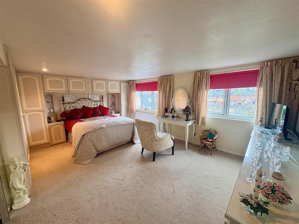 Principal bedroom